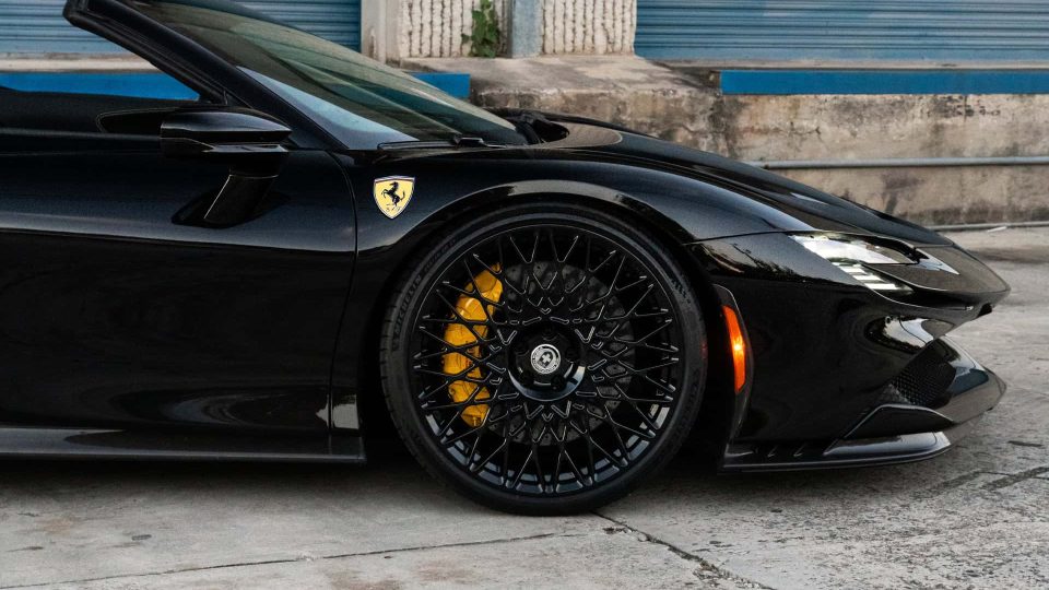 Ferrari SF90 | Nero | on HRE 501M | Gloss Black