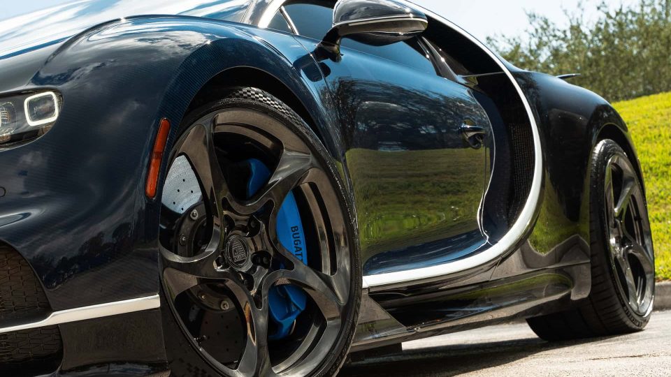 Bugatti Chiron | on ANRKY XR-105 | Mirror Polished Smoke