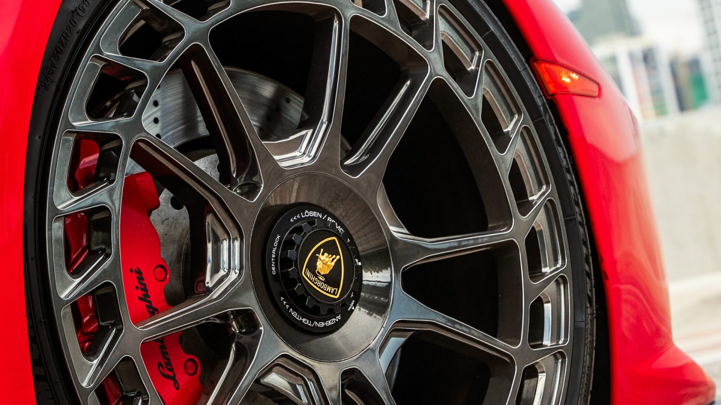 Lamborghini Huracan EVO on Avant Garde Wheels.
