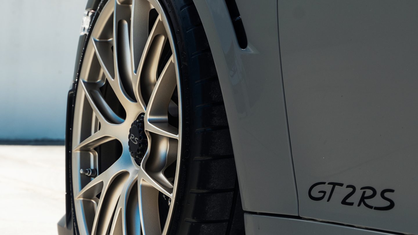Porsche GT2RS on IPE MFP-01 Wheels