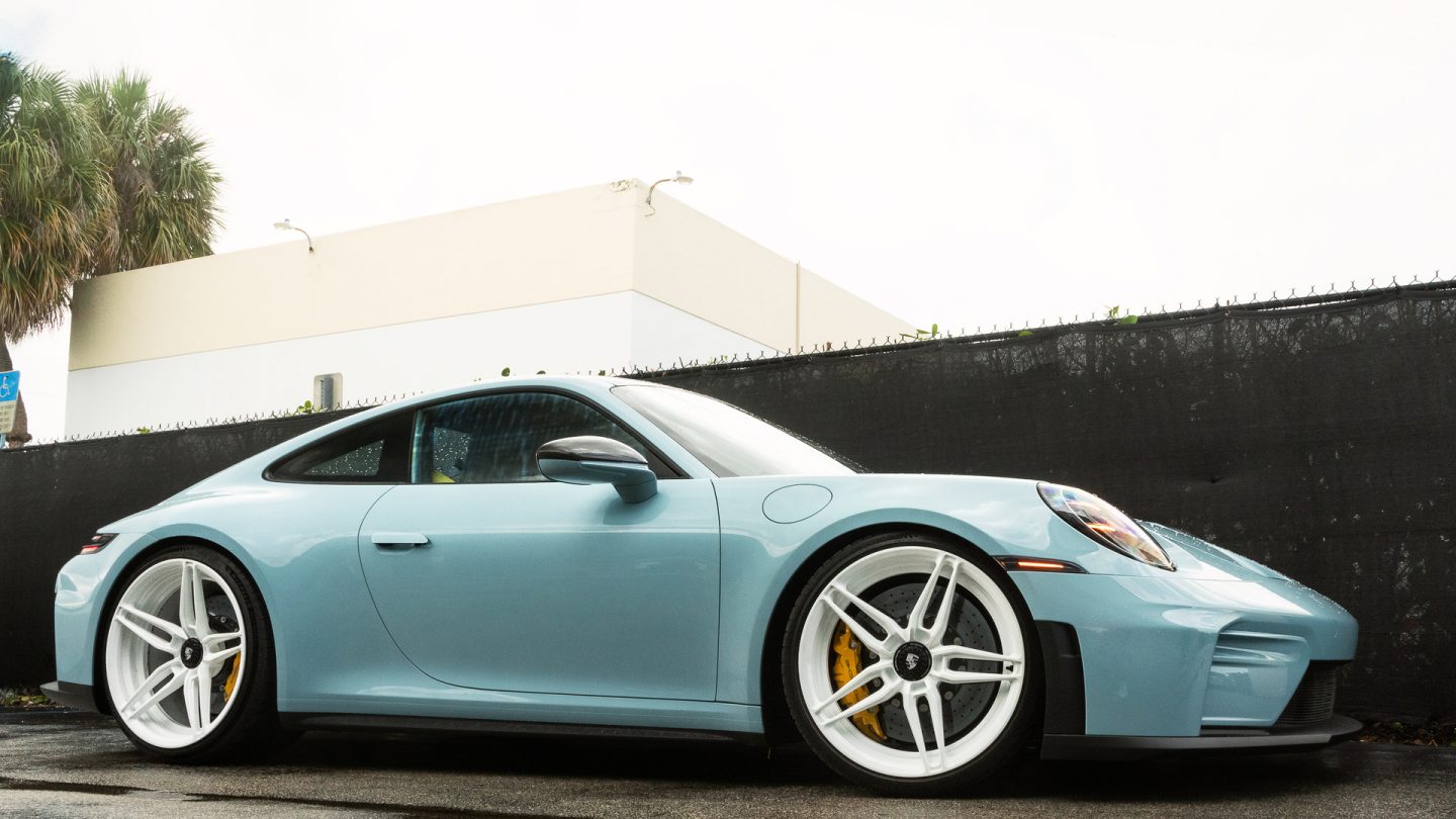 Porsche 992 GT3 Touring – AN27 SeriesTWO