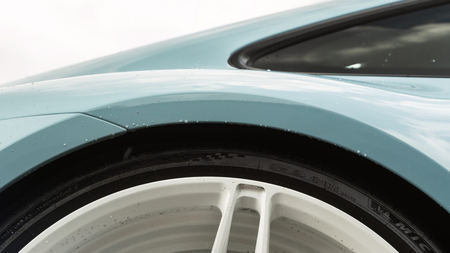 Porsche 992 GT3 Touring – AN27 SeriesTWO