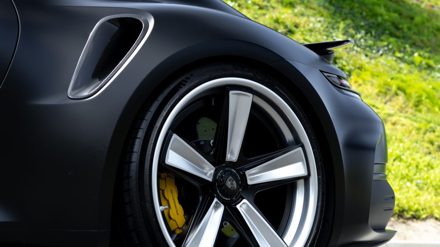 Porsche 992.2 Turbo on Anrky FU-5 