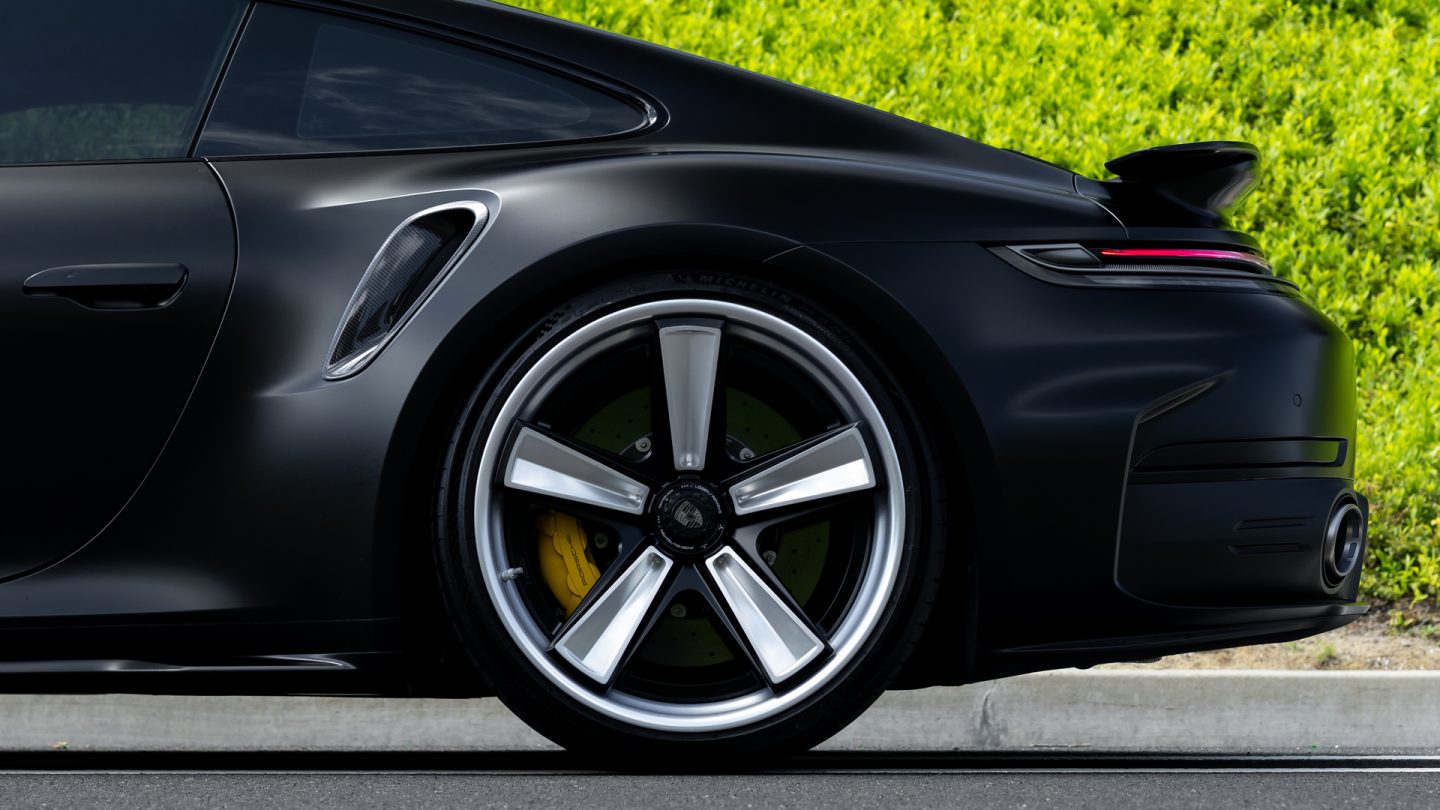 Porsche 992.2 Turbo on Anrky FU-5 