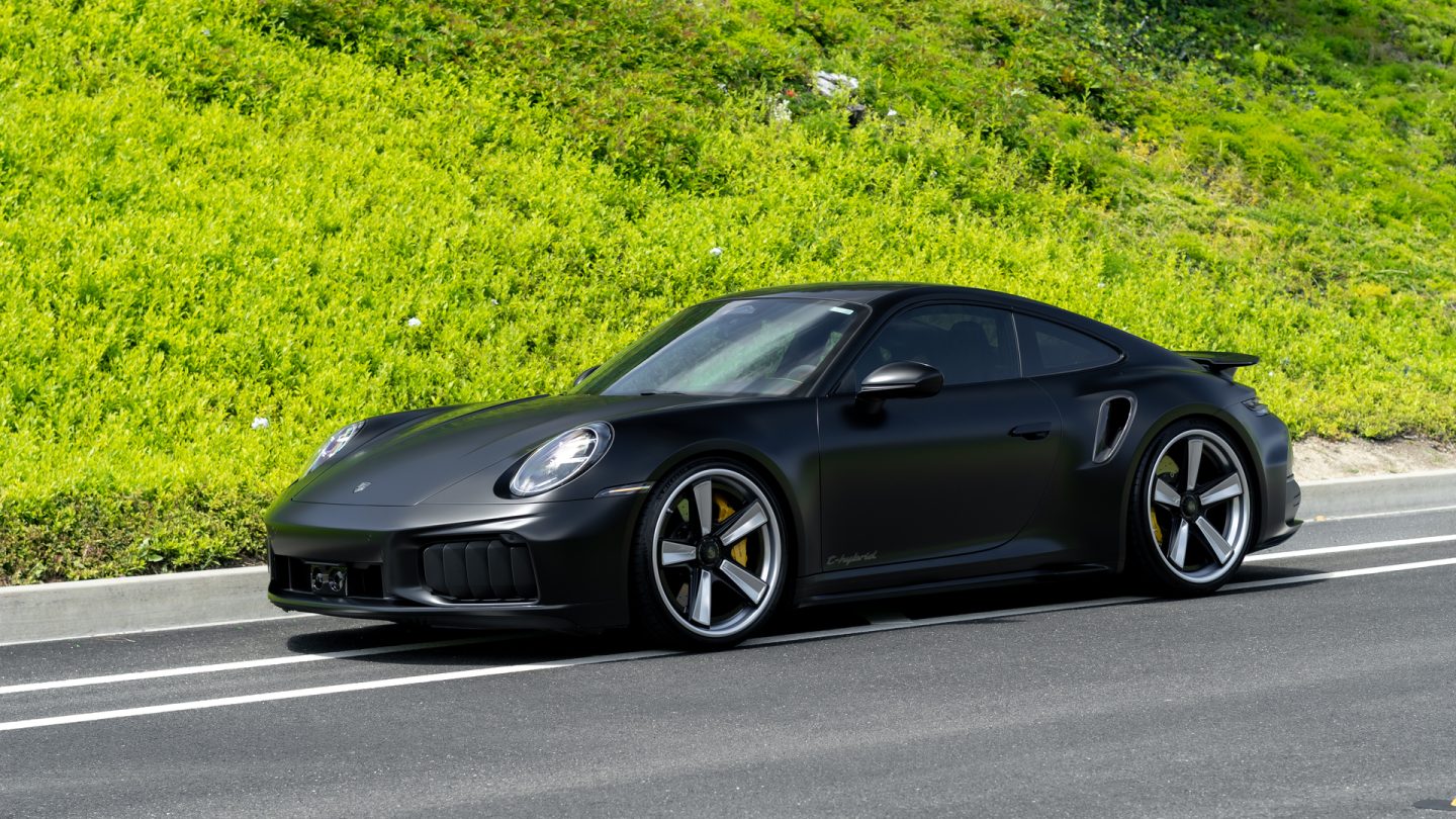Porsche 992.2 Turbo on Anrky FU-5 