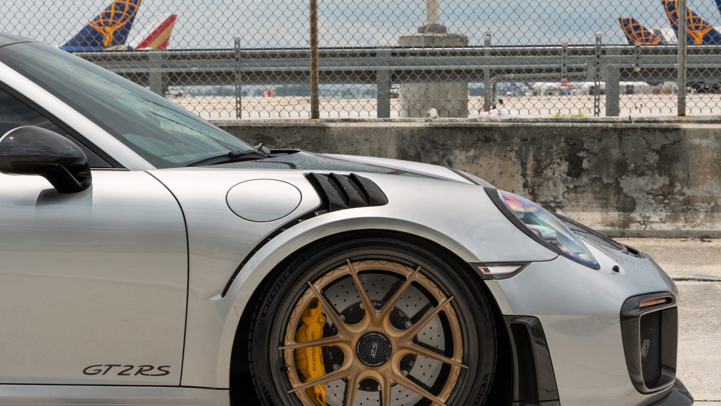 Porsche GT2RS on XR-301C carbon wheels from ANRKY
