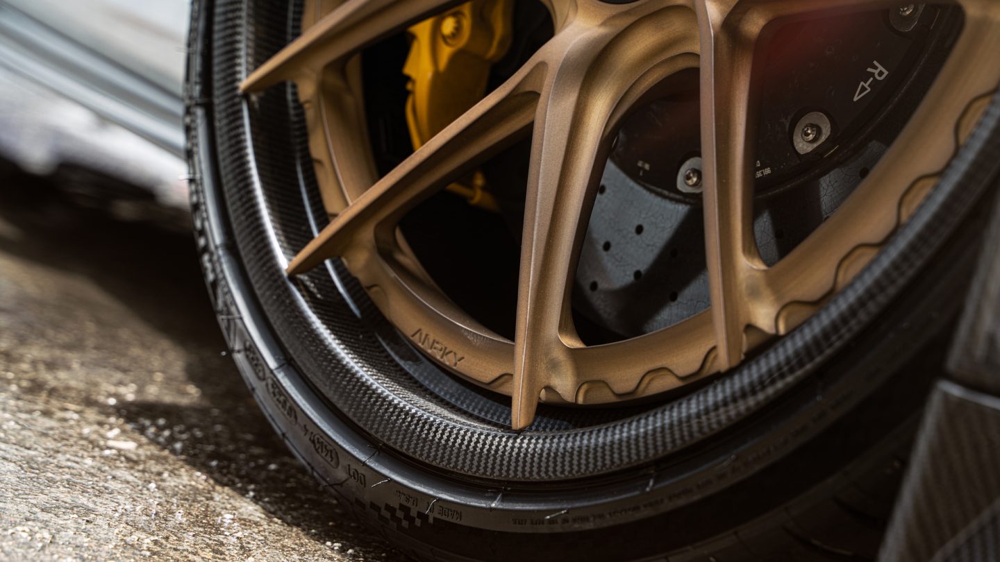 Porsche GT2RS on XR-301C carbon wheels from ANRKY