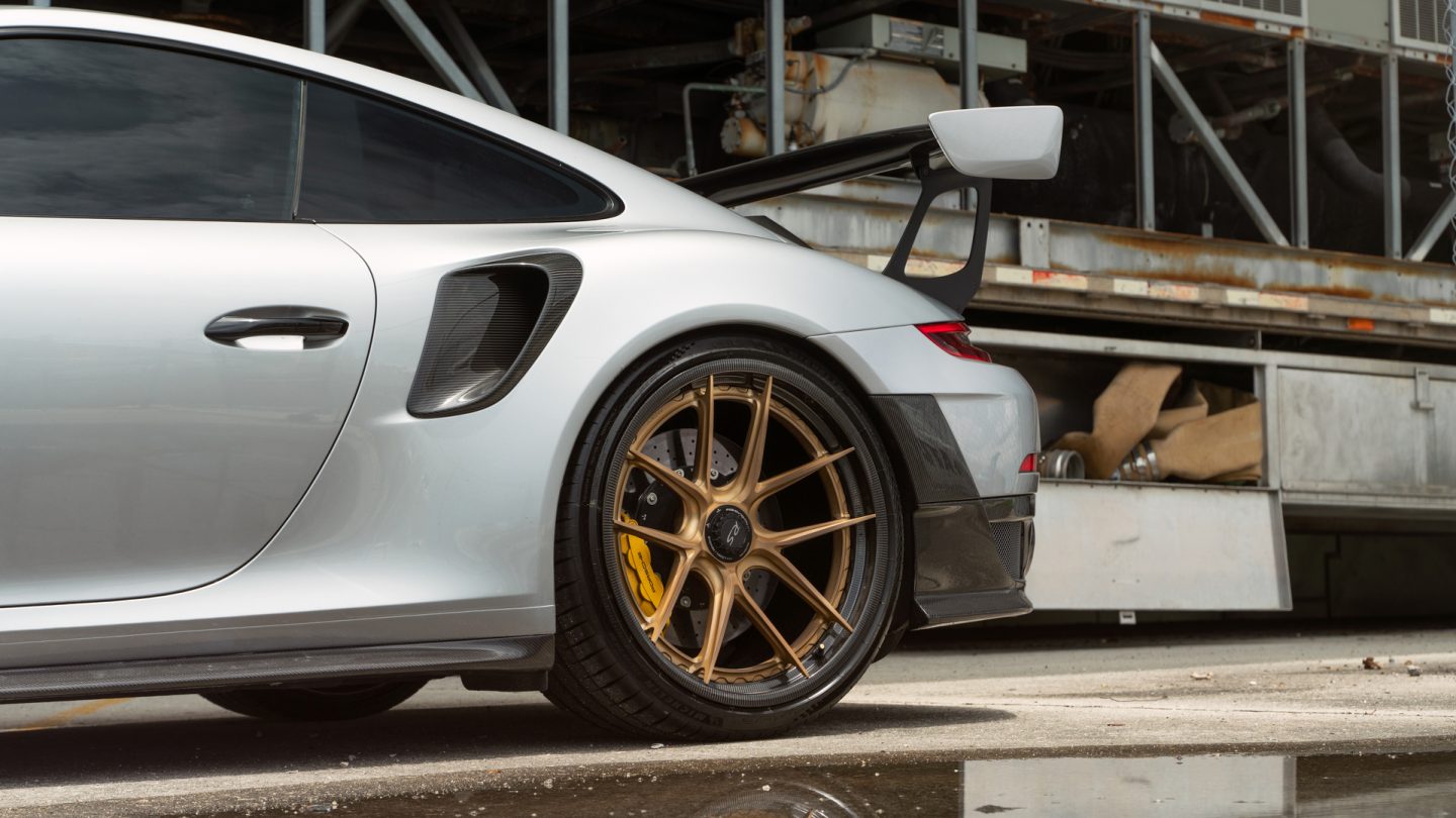Porsche GT2RS on XR-301C carbon wheels from ANRKY
