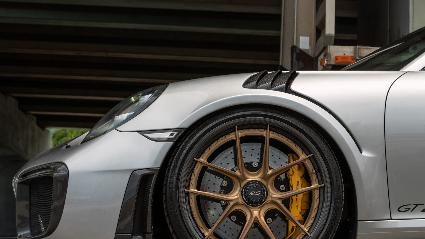 Porsche GT2RS on XR-301C carbon wheels from ANRKY