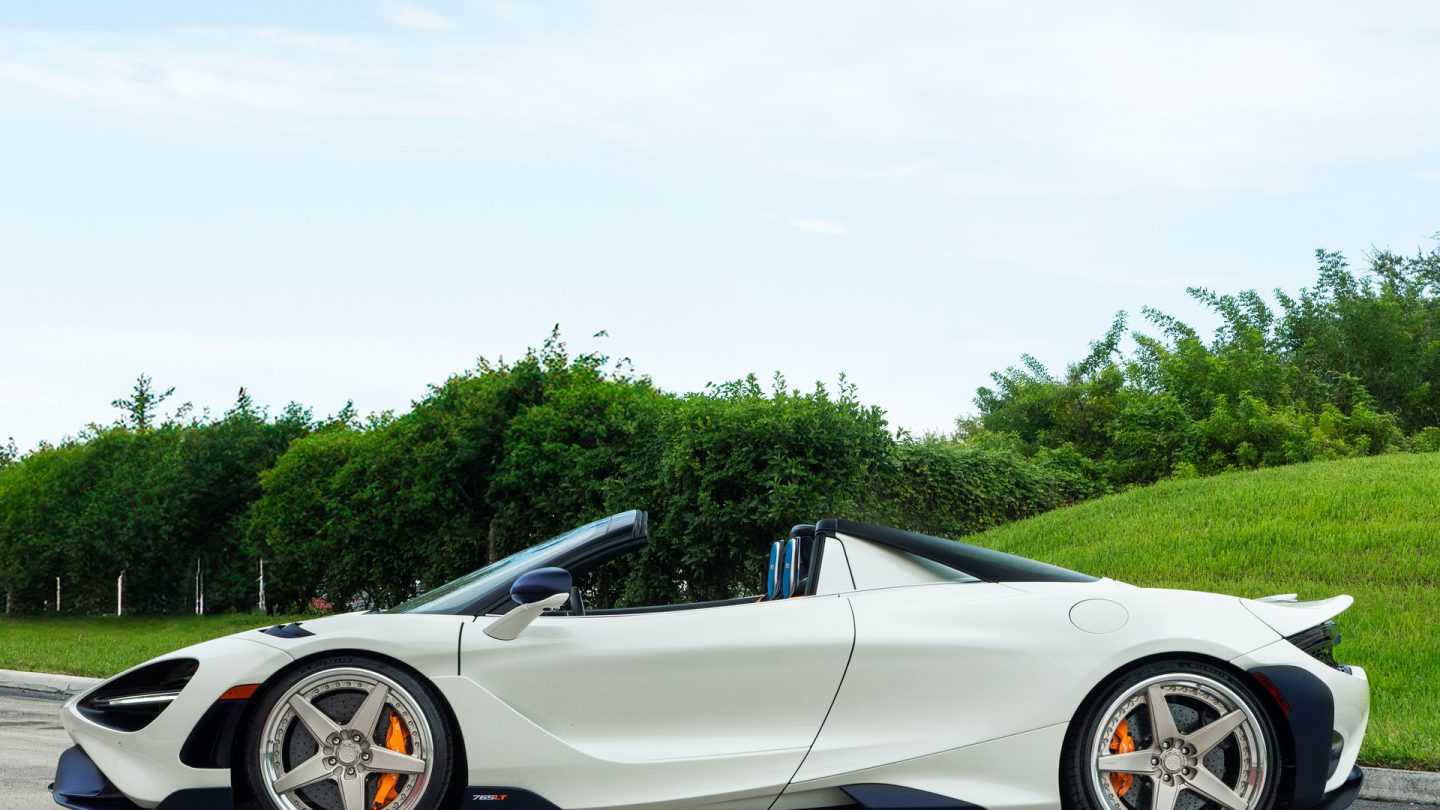 McLaren 765LT Spider on ANRKY RS5.3 RETROSeries
