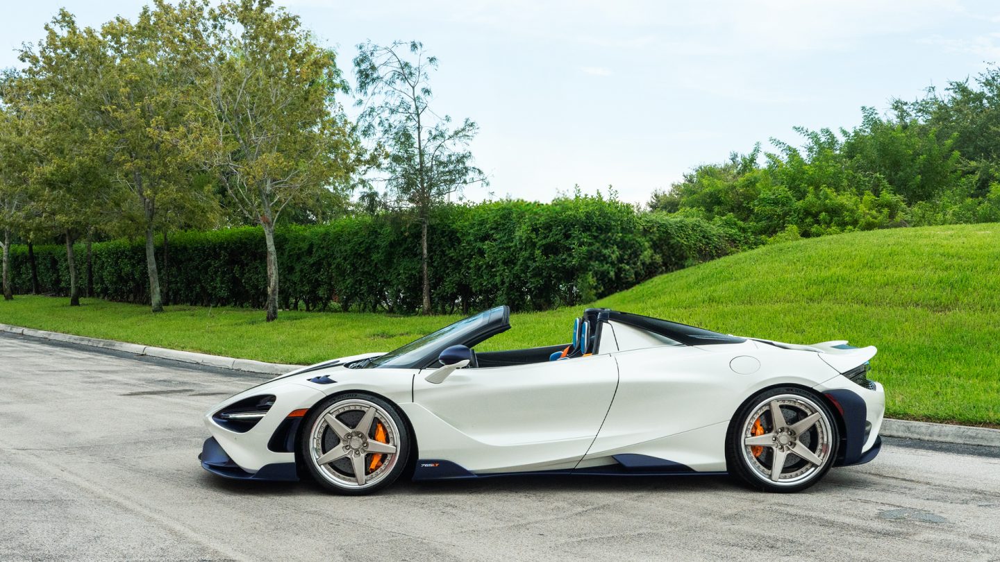 McLaren 765LT Spider on ANRKY RS5.3 RETROSeries